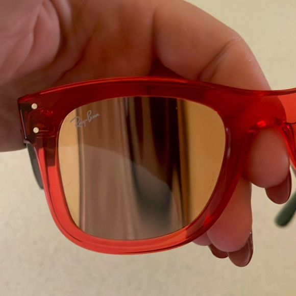 Red Ray-Bans - Picture 3 of 3